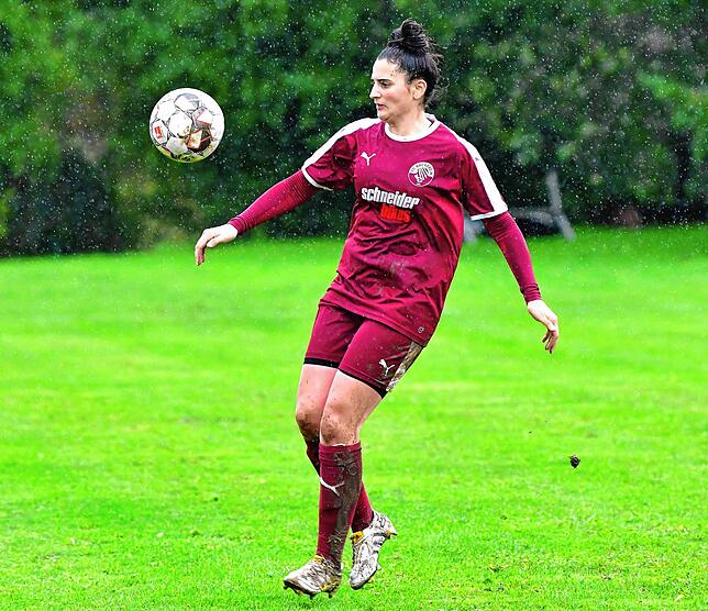 Tiziana Di Feo (27) begann als kleines Mädchen mit Fußball in ihrem Heimatort beim FC Erzingen. Als C-Juniorin wechselte sie zum SC ...