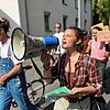 Kiki Köffle von Fridays for Future und 1000 weitere Aktivisten setzen sich beim globalen Klimastreik in Konstanz am 15. September 2023 ...