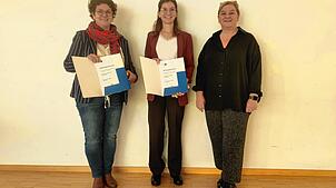 Freuen sich über die Kooperation (von links): Schulleiterin Ulrike Stoll, Laura Rech (Sto), Claudia Schupp (IHK). Bild: Sascha Travica