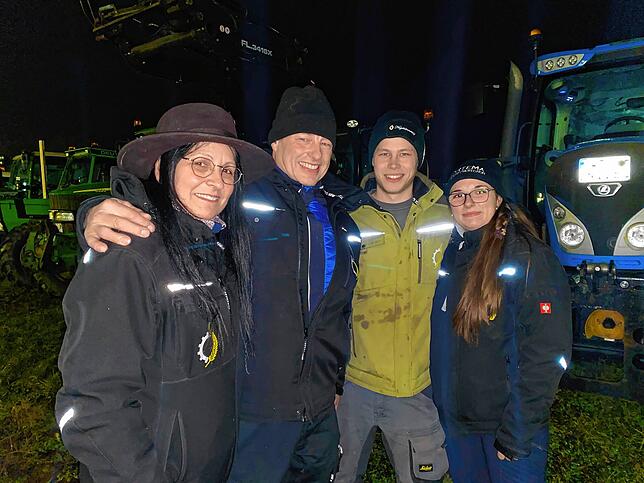 Nicole Wasmer mit ihrem Lebensgefährten Robert Reiniger, Sohn Armin Reiniger, mit Freundin Ines Sutter (von links) vom Nagelschmiedehof ...