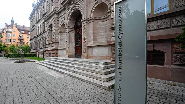 Das Humboldt-Gymnasium vermisst Jahrgangsstufe elf. Aufgrund eines Corona-Falles sind 120 Schüler und vier Lehrer in Quarantäne oder ...