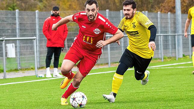 Dritter Sieg in Folge? Christian Albiez (links auf dem Archivbild) und der FC Wallbach wollen nun auch den SV Schopfheim besiegen.