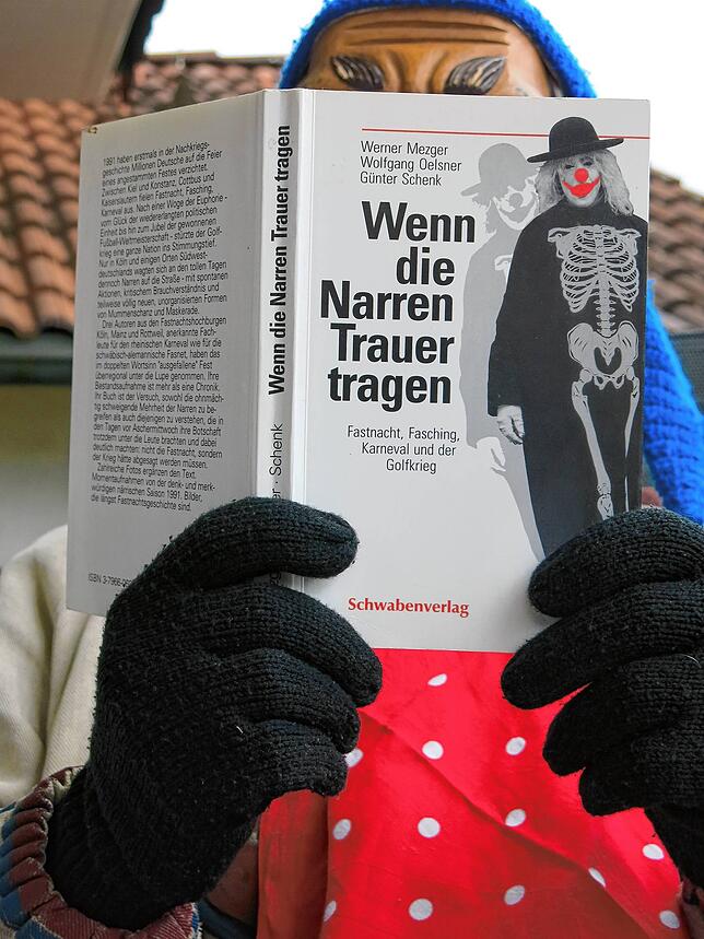 Das Buch „Wenn die Narren Trauer tragen“ ist nach den weitgehend abgesagten Narrentreffen 1991 erschienen. Es ist ein ...