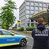 (Archivbild) Hier eskalierte der Streit: Bei der Tankstelle in der Reichenaustraße ist nach der Schussabgabe erst einmal alles abgesperrt.