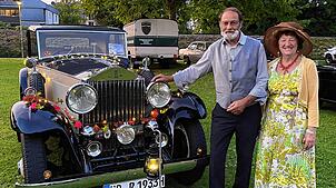Christa und Robert Walter aus Goldbach waren mit einem Rolls Royce Baujahr 1933 in Ludwigshafen.