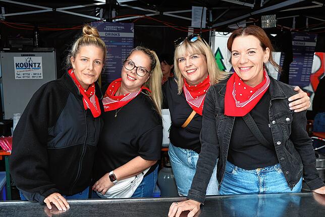 Bild 22: Trotz Regen gute Stimmung auf dem Hohentwielfestival- hier gibt‘s die schönsten Fotos