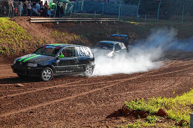 Bild 1: Das Autocross Rennen in Albbruck-Schachen endet mit einem Unfall