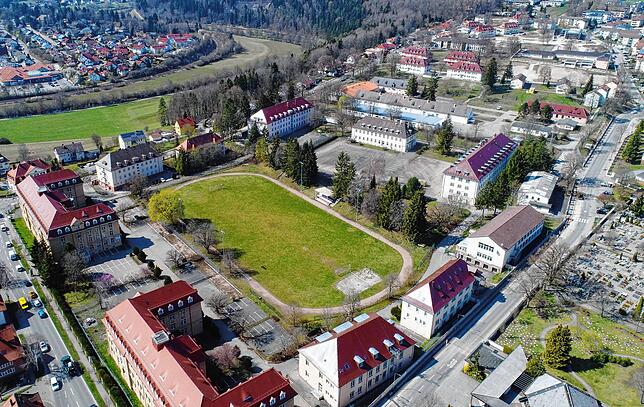 Blick von oben auf das Donaueschinger Konversionsgelände vor den Abrissarbeiten im Jahr 2020.