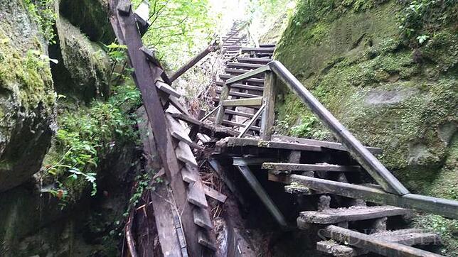 Durch den gewaltigen Erdrutsch in der Marienschlucht am frühen Abend des 6.Mai, bei dem eine Frau zu Tode kam und ein Mann verletzt ...