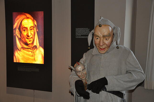 Dieser Raum des Fasnachtsmuseums Schloss Langenstein stellt eine Hommage an einen der Initiatoren des Museums dar – die Figur zeigt, so ...