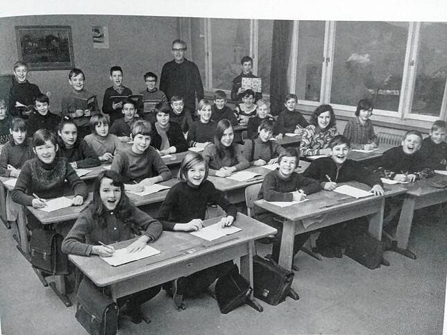 Die Hauptschule Obereggingen mit den Kindern von Ober- und Untereggingen der Jahrgänge 1954, 1955 und 1956.
