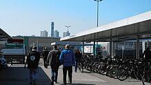 Im Werk 2 bei ZF impfen Werksärzte. In der ersten Woche wurden hier 500 Dosen verimpft.