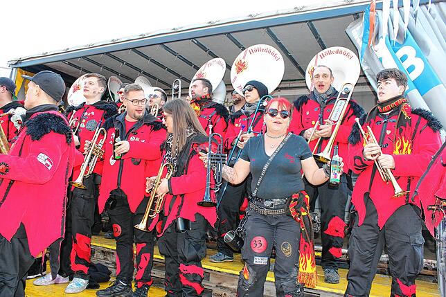 Bild 19: Fasnacht-Umzug 2025 in Wutöschingen: 41 Gruppen bringen viel Freude