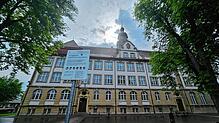 Von weitem betrachtet scheint die Heinrich-Feurstein-Schule gut in Schuss zu sein. Bei näherer Betrachtung zeigt sich aber dringender ...