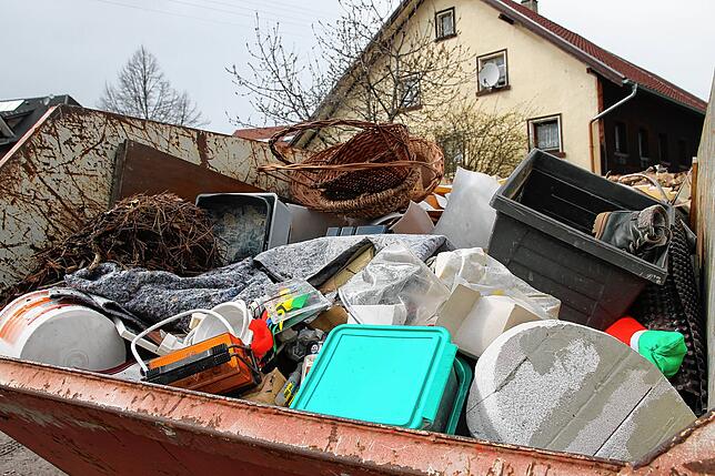 Gerappelt voll war dieser Container nach einer erfolgreich durchgeführten Putzaktion in Oberalpfen.