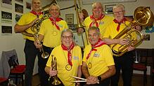 Vor 50 Jahren fanden die &bdquo;Lustigen Hannoken&ldquo; zusammen. Die Stammbesetzung heute (von links): Bernd Bender (Tuba, er rückte ...