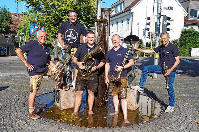 Der Musikverein Dingelsdorf lädt Ende August zu seinem traditionellen Herbstfest auf den Dorfplatz ein. Mit dabei werden sein Bernhard ...