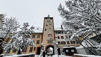 Die Seltenbach-Brücke vor dem Oberen Tor in Waldshut wird für Fußgänger erst spät von Schnee und Eis geräumt.