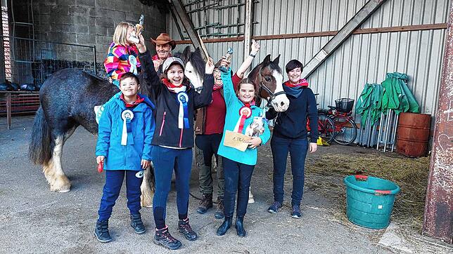 Das Team Heidi, das erfolgreich am Inklusiven Reitturnier für Menschen mit und ohne Handicap teilnahm und einen ersten und zweiten Platz ...