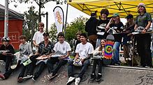 Die Sieger und Siegerinnen des Skatecontests in Radolfzell: (von links nach rechts) Levi, Leo, Johannes und Elias bei der unter ...