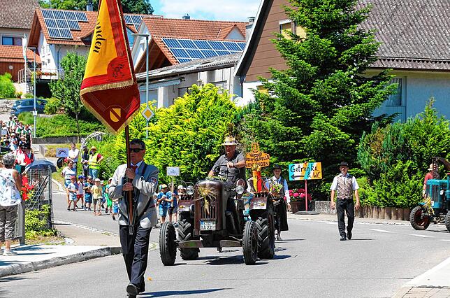 Bild 15: Dorf-Musik-Fest in Menningen mit buntem Programm und toller Stimmung: 850 Jahre Menningen und 125 Jahre Musikkapelle