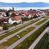 Auf dem Weilerkapellen-Parkplatz soll ein Verkehrs-Knotenpunkt (Hub) entstehen. Außerdem soll er Richtung Ortsauswärts (links vom Bild) ...