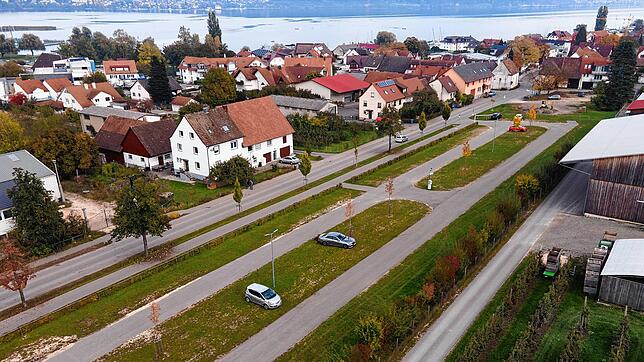 Auf dem Weilerkapellen-Parkplatz soll ein Verkehrs-Knotenpunkt (Hub) entstehen. Außerdem soll er Richtung Ortsauswärts (links vom Bild) ...