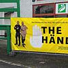 Handwerker mit Humor: Mit &bdquo;The Händ&ldquo; nehmen Zimmermeister Uwe Lauffer (links) und Schreinermeister Gerhard Jordan die ...