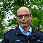 „Die Bevölkerung kann auf eine krisenfeste Landespolizei vertrauen.“Mathias Albicker, Pressesprecher der Polizei.