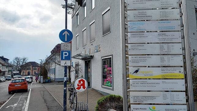 Die Markdorfer Kinderarztpraxis von Ulrike Laternser liegt verkehrsgünstig nur fünf Minuten Fußweg vom Bahnhof entfernt. Wenn sich kein ...