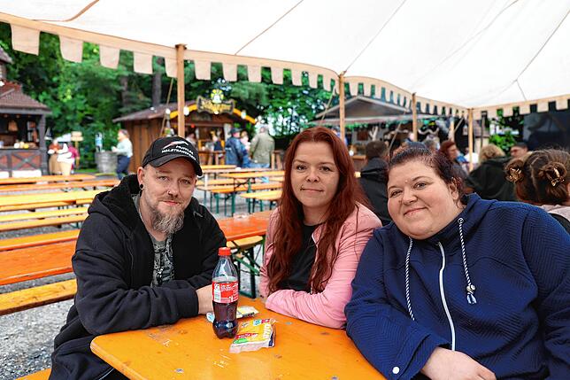 Bild 32: Gäste und Aussteller des Mittelalter-Markts in Pfullendorf trotzten dem Schmuddelwetter