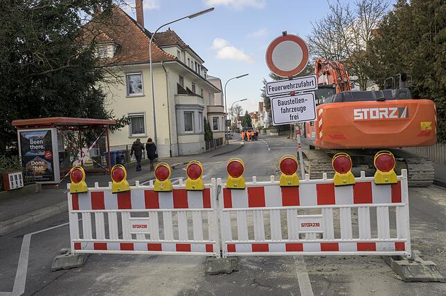 Kein Durchkommen mehr für den Autoverkehr: Die wichtige Verkehrsader Fürstenbergstraße ist wegen Bauarbeiten für ein Jahr gesperrt.