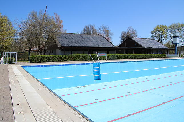 Im Zuge der Sanierung bekommen die Schwimmbecken eine neue Auskleidung.