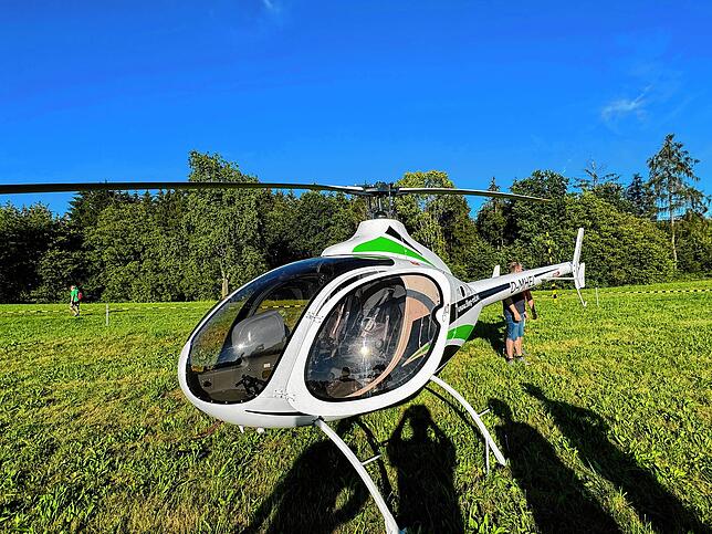 Mit einem Ultraleicht-Helikopter war ein Pilot aus Villingen-Schwenningen gekommen.