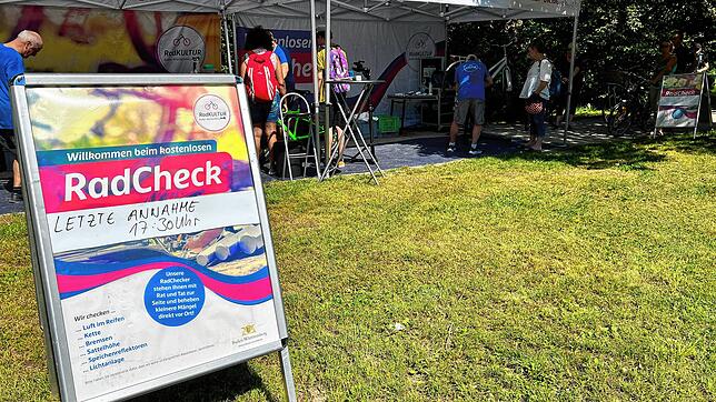 (Archivbild) Durch die Initiative Radkultur soll der Radverkehr in Konstanz sicherer gemacht werden. Das Angebot des Radchecks startet ...