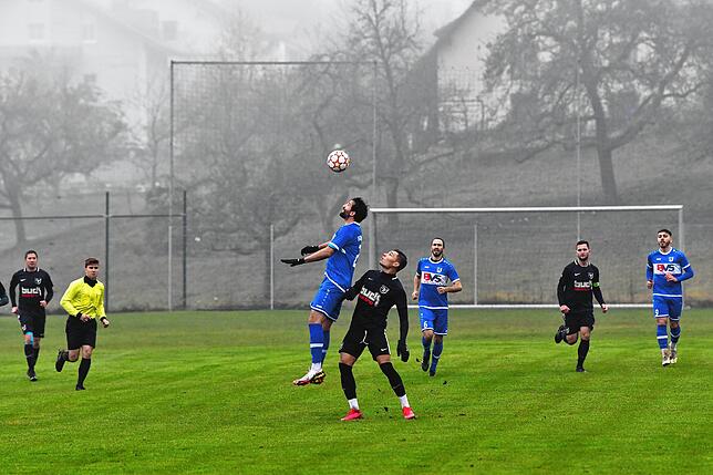 Bild 7: FC Erzingen beendet im Nebel den Siegeszug des SV Buch &ndash; und wir haben die Bilder!