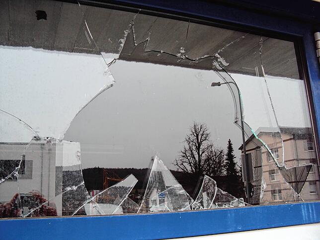 Dieses Bild zeigt die völlige Zerstörungsbereitschaft der unbekannten Täter.