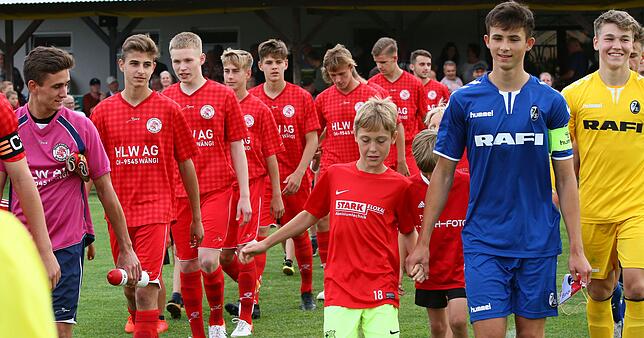 Bild 4: SC Freiburg U17 mit Luis Weber und Marek Bleise besiegen den FC Winterthur U18 mit 5:1 &ndash; und wir haben die Bilder!