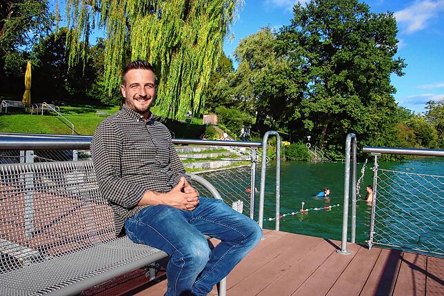 Hier lässt es sich aushalten, der Steißlinger See lädt Einheimische wie Lukas Fehringer und Gäste zum Baden ein.