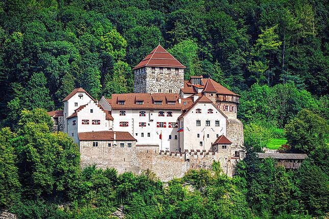 Das Schloss Vaduz, Wohnsitz der fürstlichen Familie von und zu Liechtenstein.