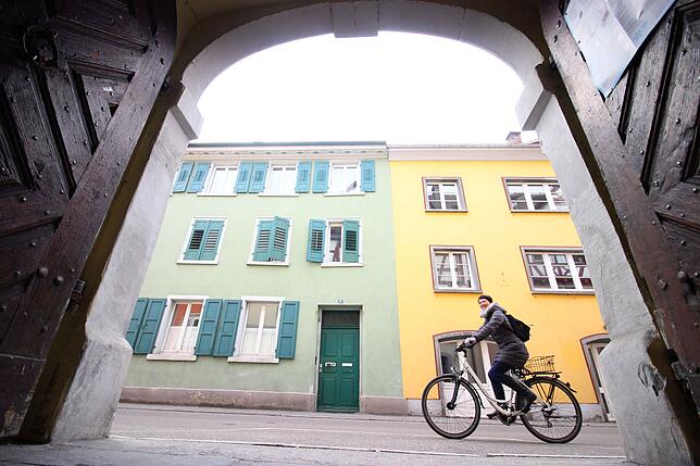 Die beiden Gebäude Hafenstraße 16 und 18, gelbe und grüne Fassade, sollen nach dem Willen des Eigentümers abgerissen und durch ein ...