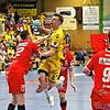 Felix Sproß (am Ball) steuerte sieben Treffer zum 33:26-Auswärtssieg der HSG Konstanz bei der SG Leutershausen bei.