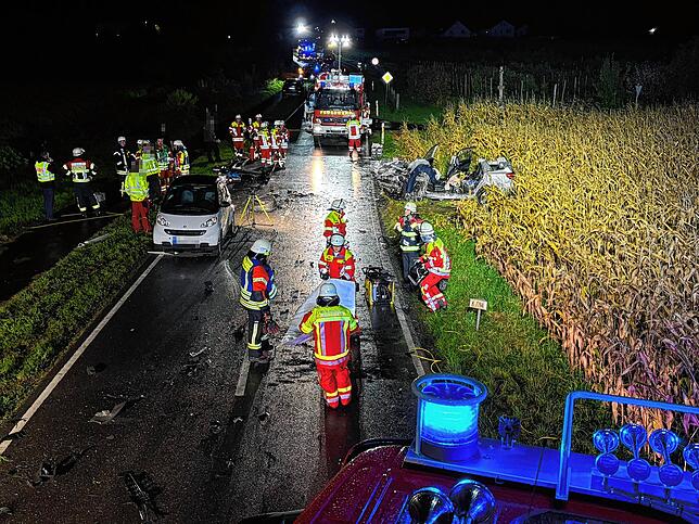Bis in die späten Abendstunden war die Straße voll gesperrt.