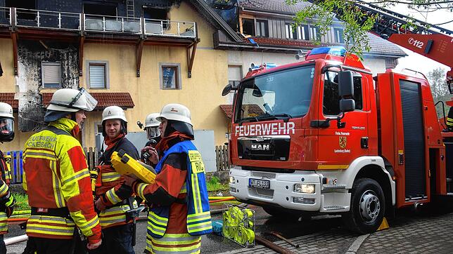 Schwieriger Einsatz: Der Brand eines Mehrfamilienhauses in Rickenbach im April 2024. Archivbild: Alexander Jaser