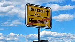 In einem Waldstück in der Nähe der Kreisstraße zwischen Obereschach und Mönchweiler kommt es am 3. Mai zu dem tödlichen Arbeitsunfall. ...