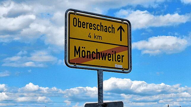 In einem Waldstück in der Nähe der Kreisstraße zwischen Obereschach und Mönchweiler kommt es am 3. Mai zu dem tödlichen Arbeitsunfall. ...