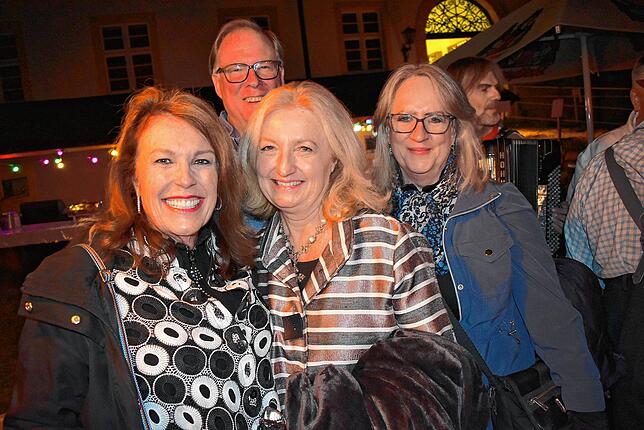 Sie sind extra aus den USA nach Riedern angereist (von links): Bonnie Schendel, Craik Kennedy, Sherry Barker und Kathy Kennedy.