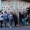 Gemeinsam wollen sie die nächste Hürde im Bauwagen-Projekt der Walder Jugendlichen erklimmen (von links): Lars Brack, Leitung der ...