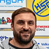 „Wir werden zu Unrecht an den Pranger gestellt. Wir sind zwar der Verursacher, zahlen aber viel Geld für die Harzreinigung“, sagt ...