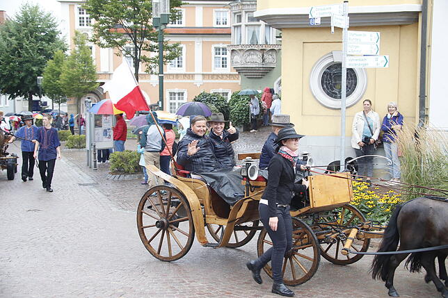Bild 23: Das bisschen Regen! So bunt und vielfältig war der Festumzug des Reitturniers